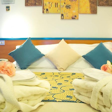 Hotel Paradise Фано Экстерьер фото