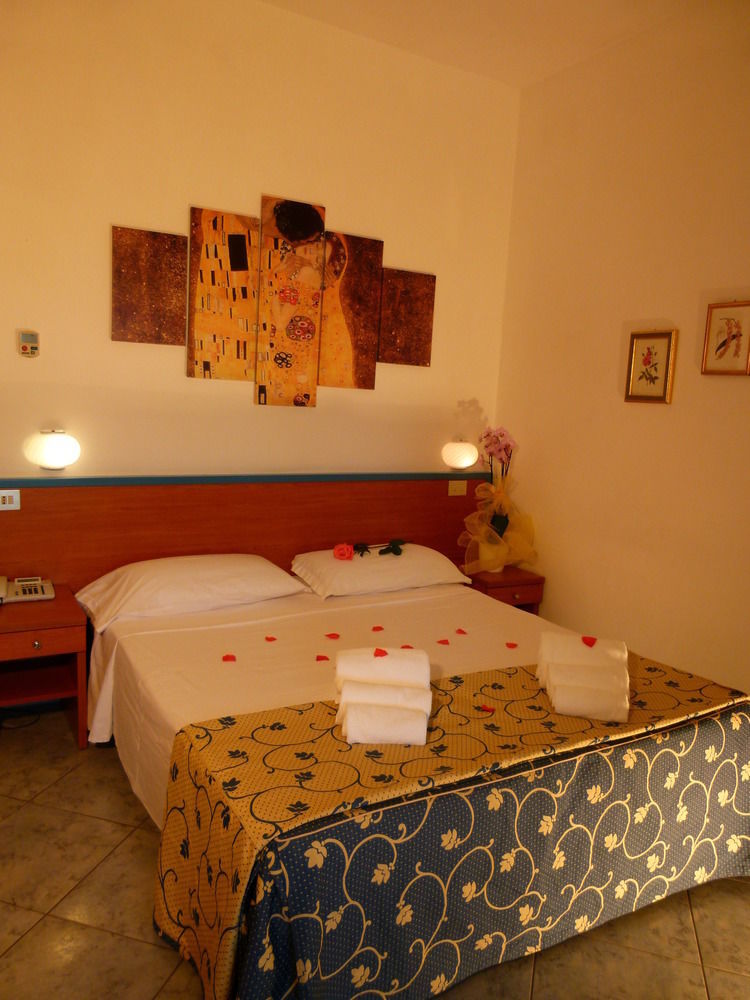 Hotel Paradise Фано Экстерьер фото