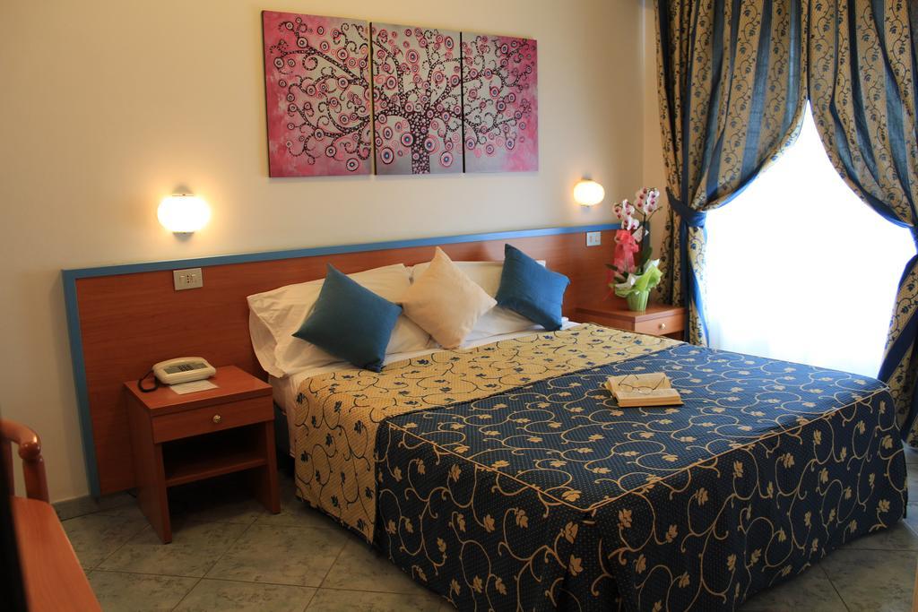 Hotel Paradise Фано Экстерьер фото