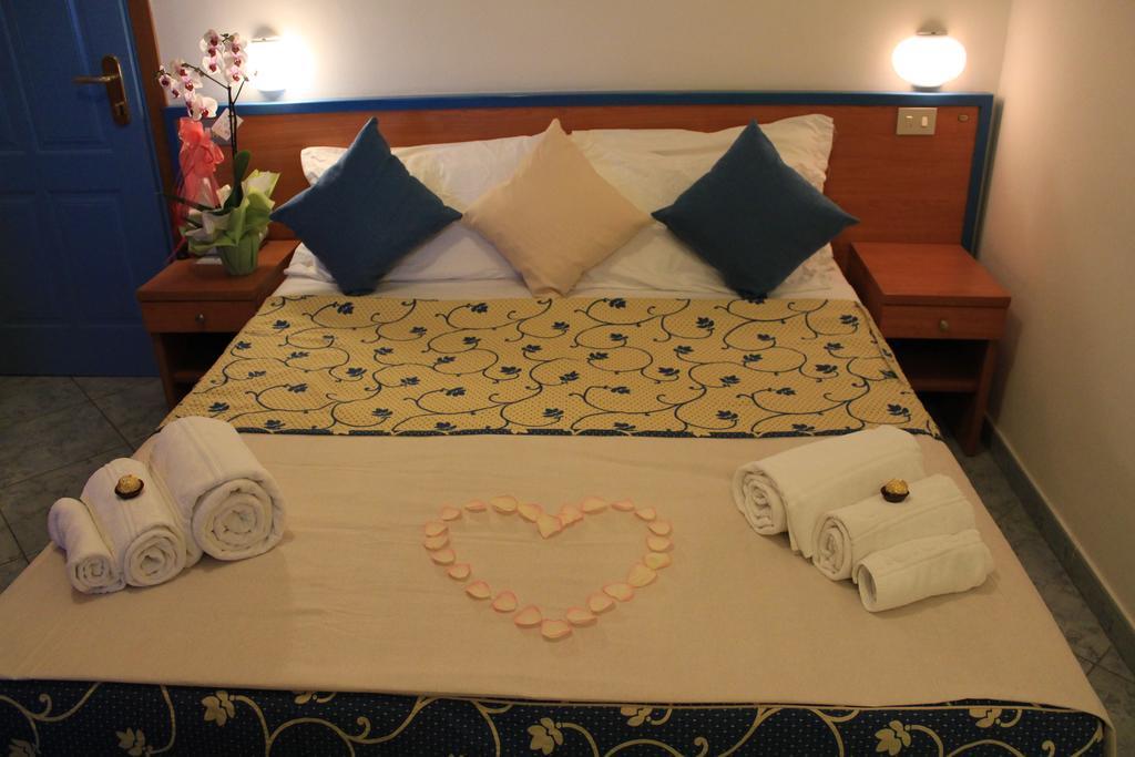 Hotel Paradise Фано Экстерьер фото