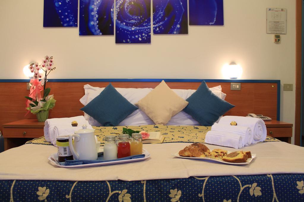 Hotel Paradise Фано Экстерьер фото